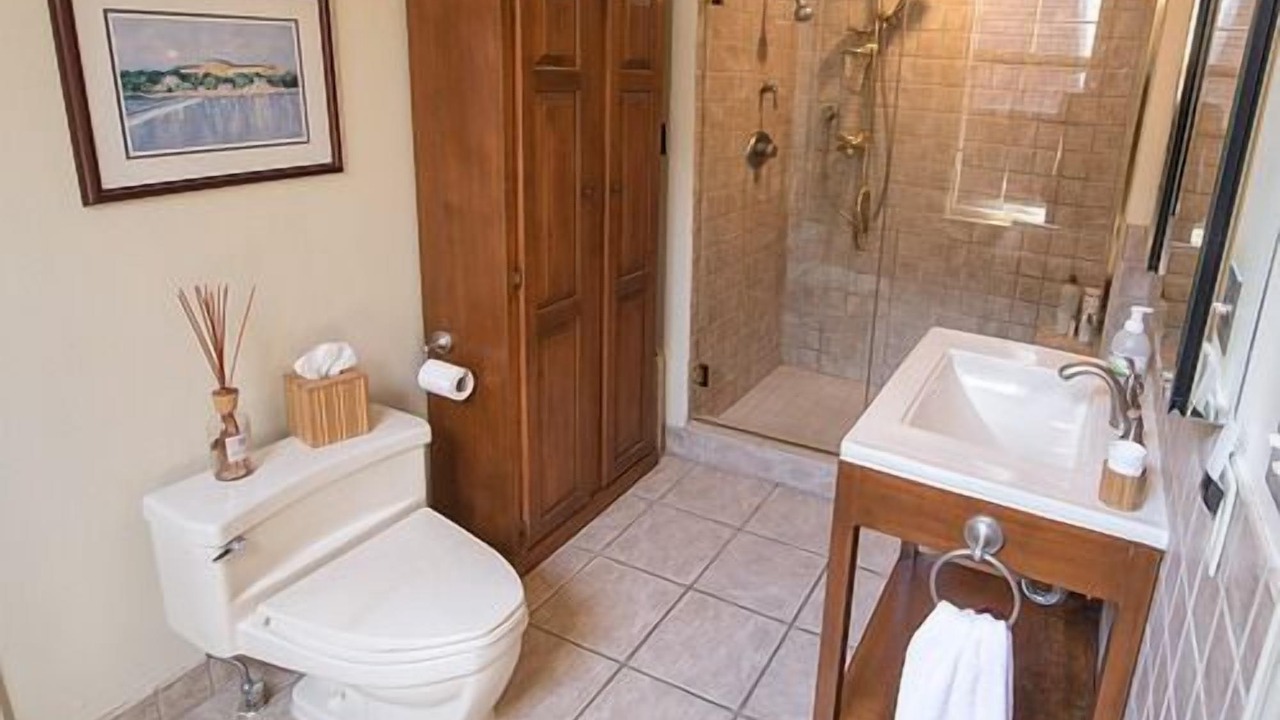 Photo of Bathroom in Lafayette Square