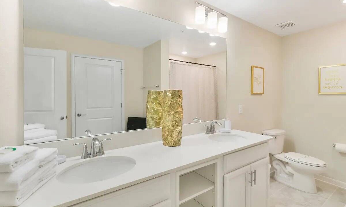 Photo of Bathroom in Bay Lake