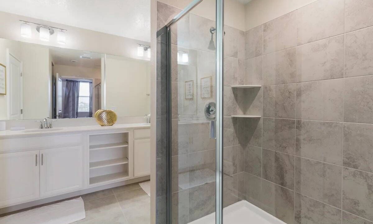 Photo of Bathroom in Bay Lake