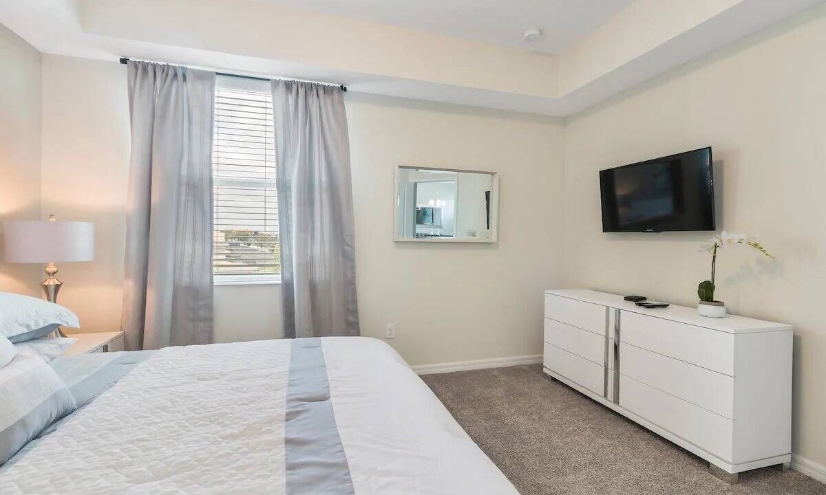 Photo of Bedroom in Bay Lake