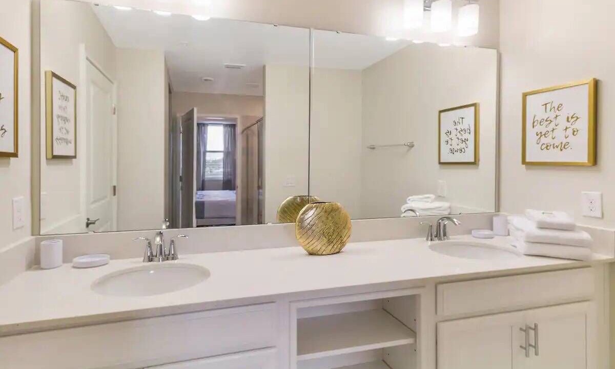 Photo of Bathroom in Bay Lake