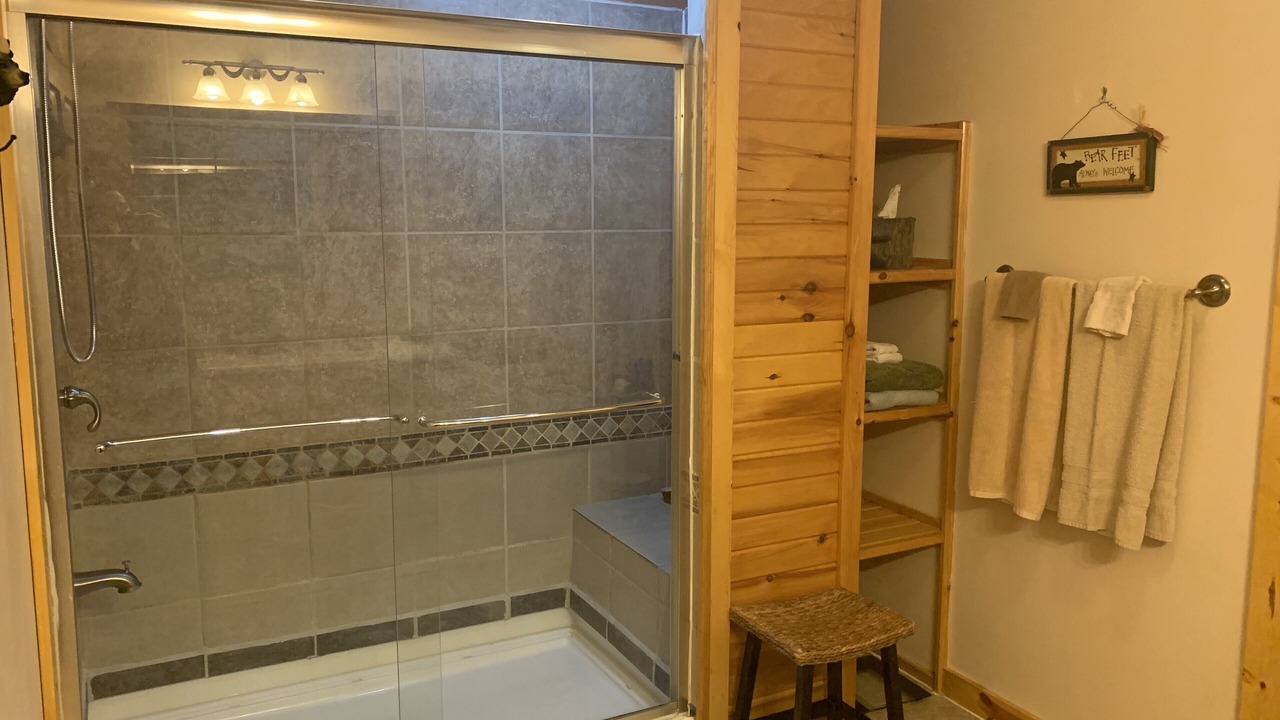 Photo of Bathroom in Edray