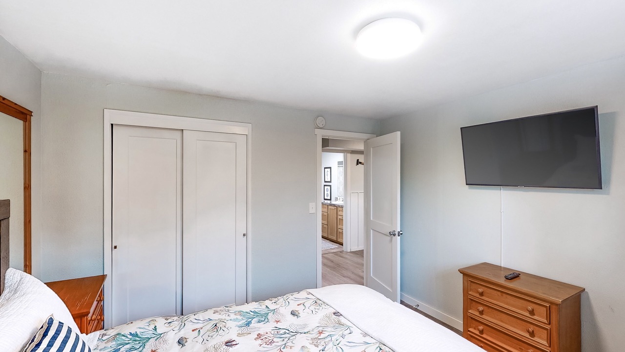 Photo of Bedroom in Gleneden Beach
