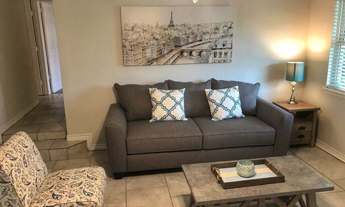 Photo of Livingroom in Mahncke Park