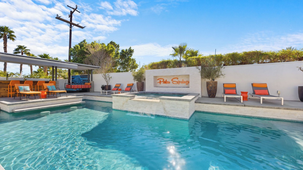 Photo of Outdoor in Racquet Club Estates