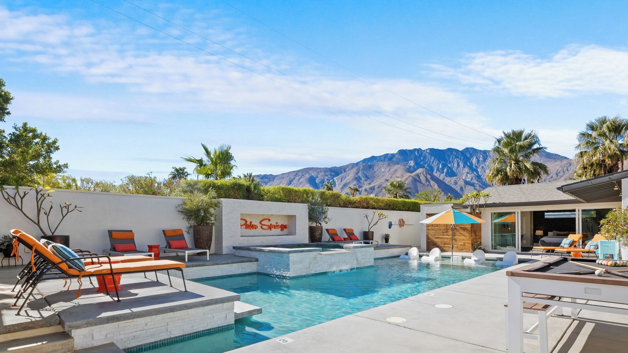 Photo of Outdoor in Racquet Club Estates
