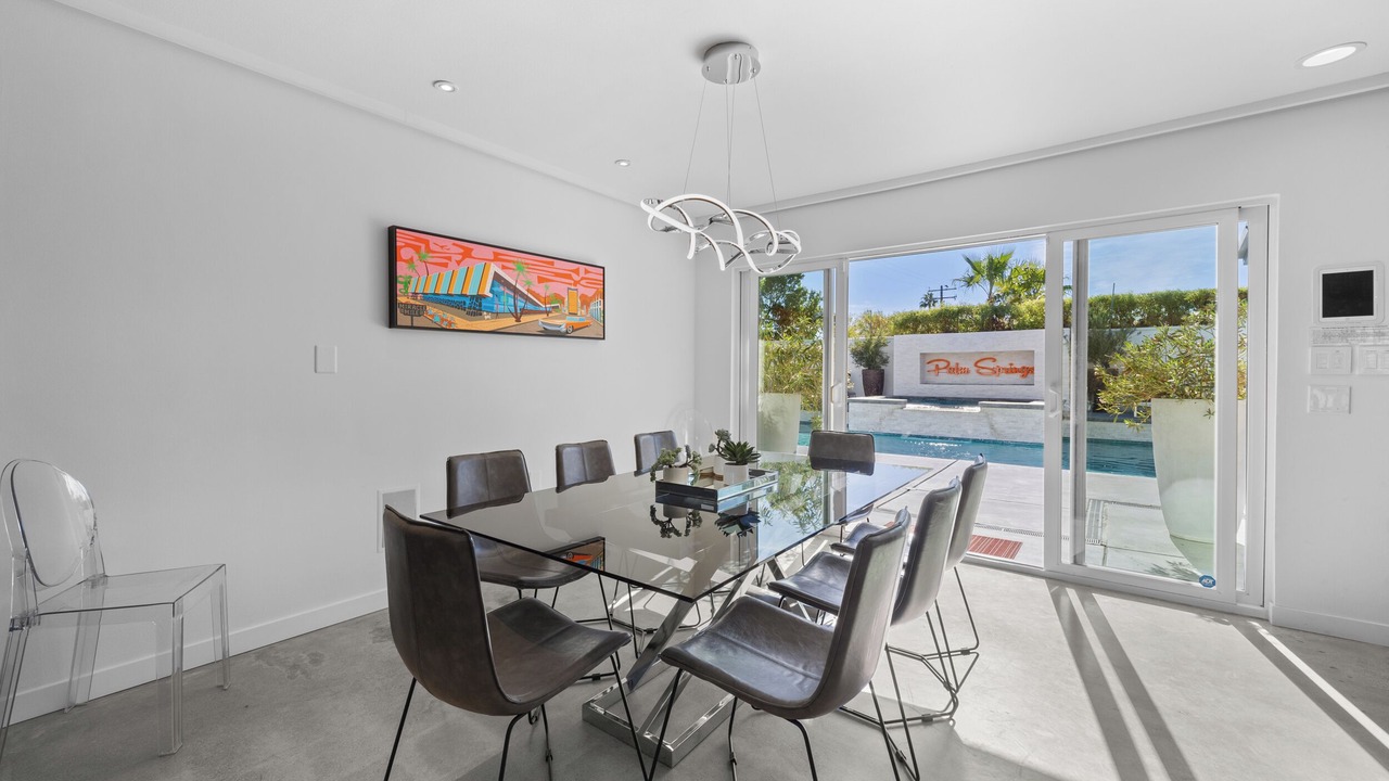 Photo of Livingroom in Racquet Club Estates
