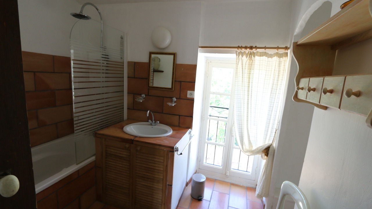 Photo of Bathroom in Magalas