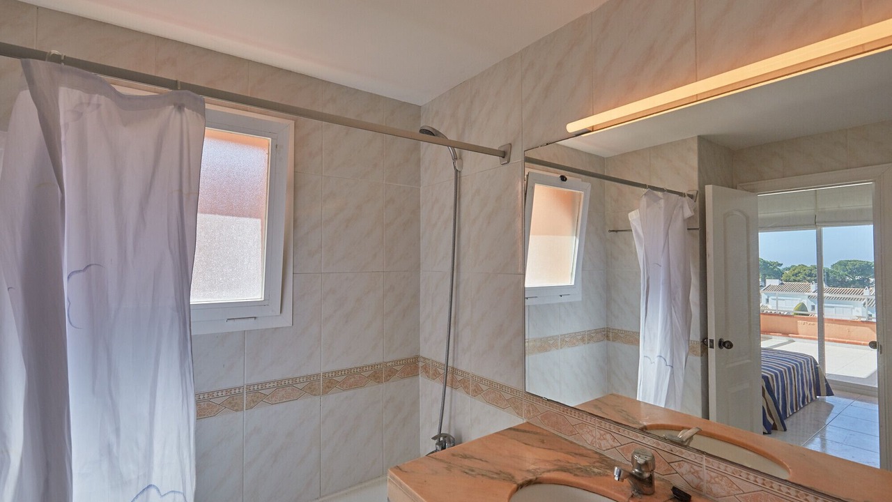 Photo of Bathroom in Pals