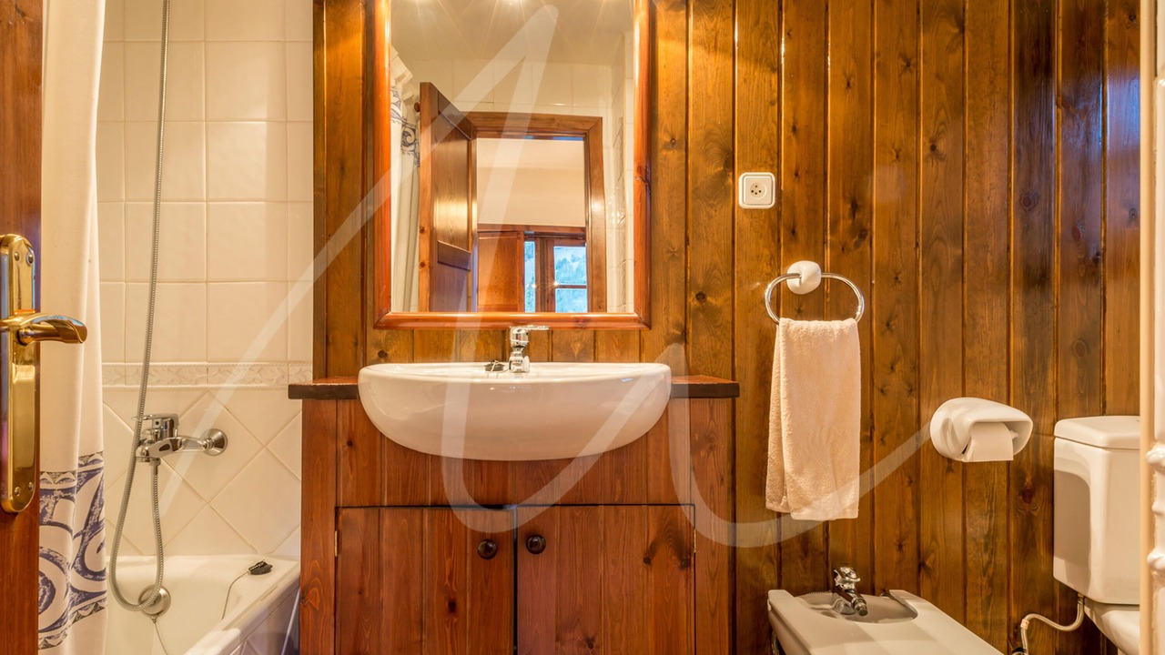 Photo of Bathroom in Beret