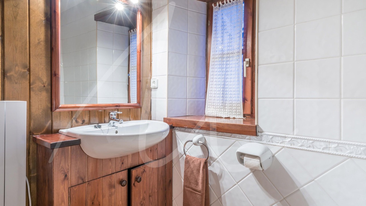 Photo of Bathroom in Beret