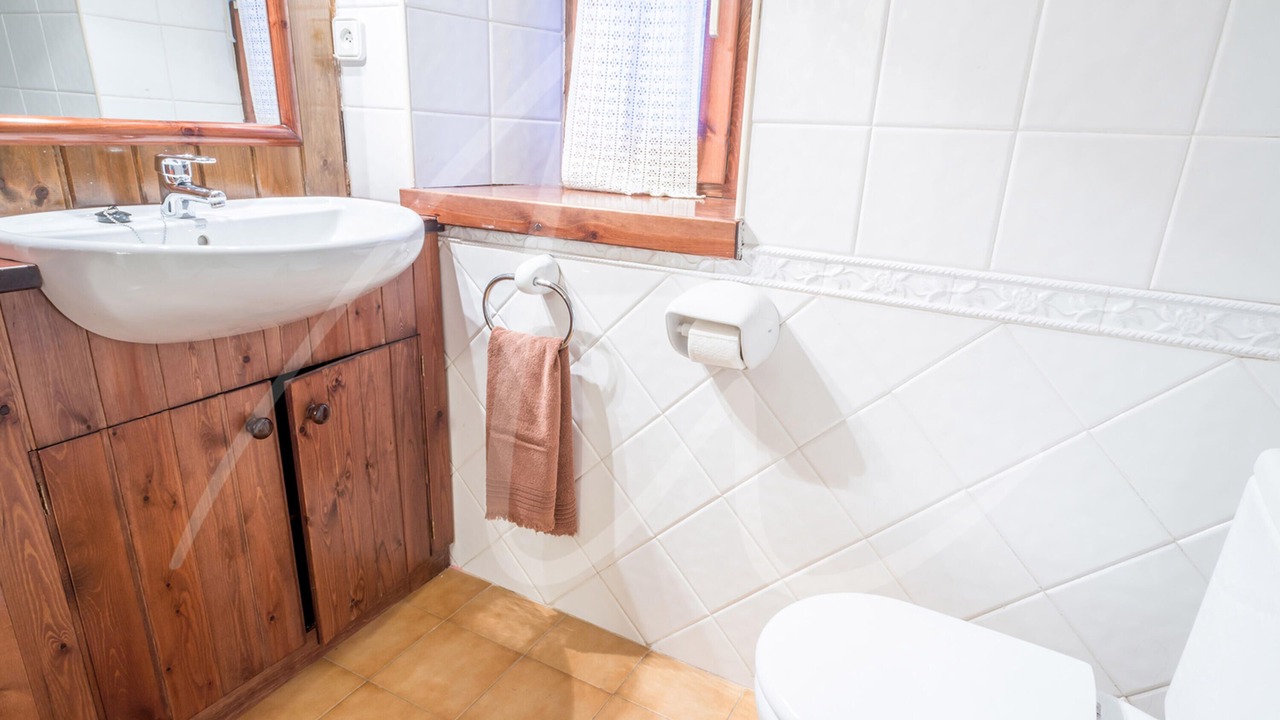 Photo of Bathroom in Beret