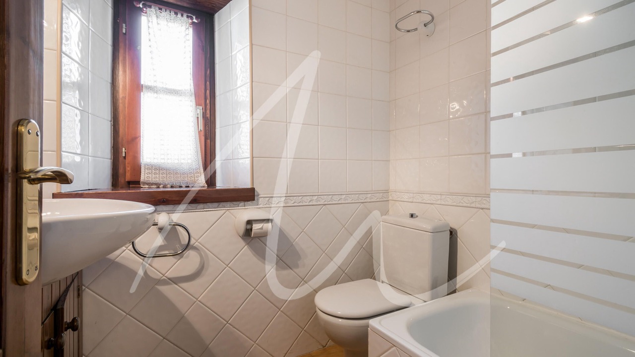 Photo of Bathroom in Beret