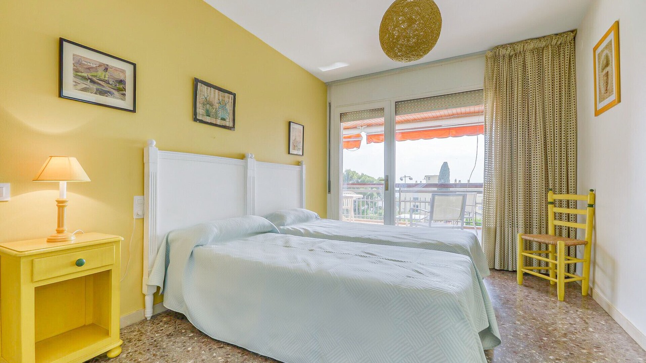 Photo of Bedroom in Roses Town Center