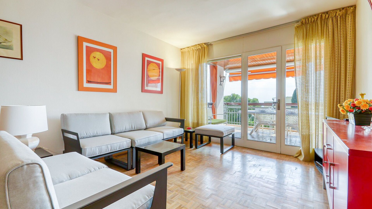 Photo of Livingroom in Roses Town Center