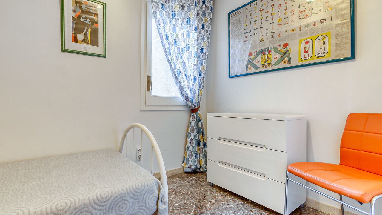 Photo of Bedroom in Roses Town Center