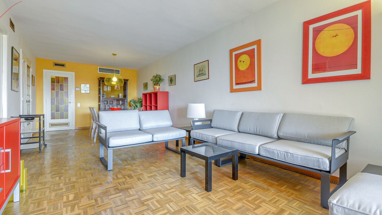 Photo of Livingroom in Roses Town Center