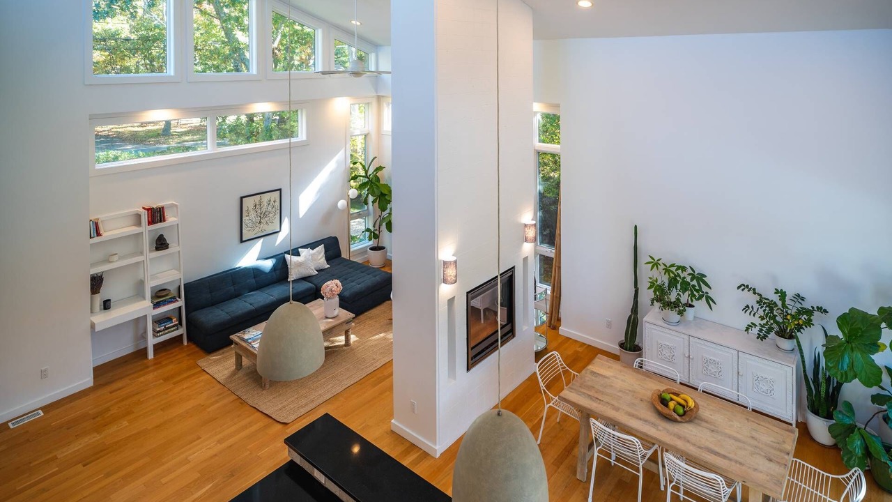 Photo of Livingroom in Hampton Bays