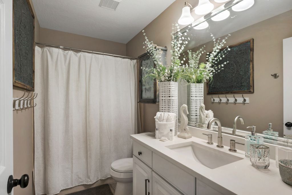 Photo of Bathroom in Clipper Cove