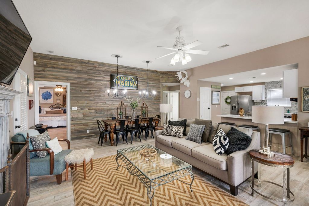 Photo of Livingroom in Clipper Cove