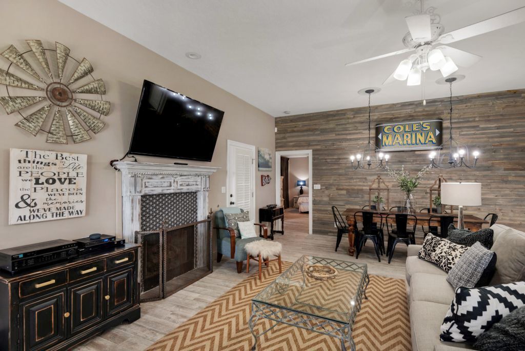 Photo of Livingroom in Clipper Cove