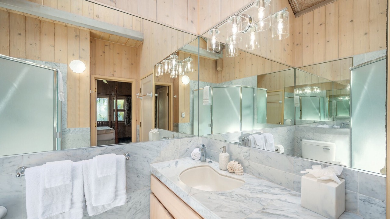 Photo of Bathroom in Wailua