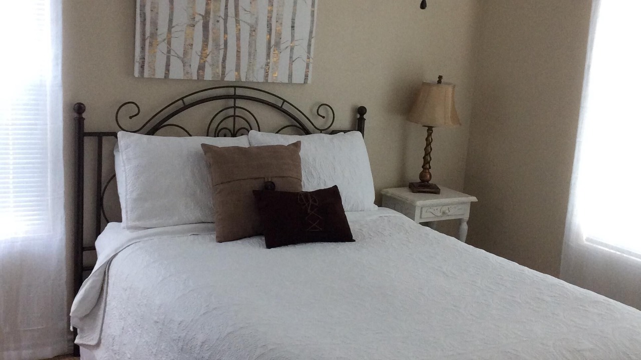 Photo of Bedroom in Central City