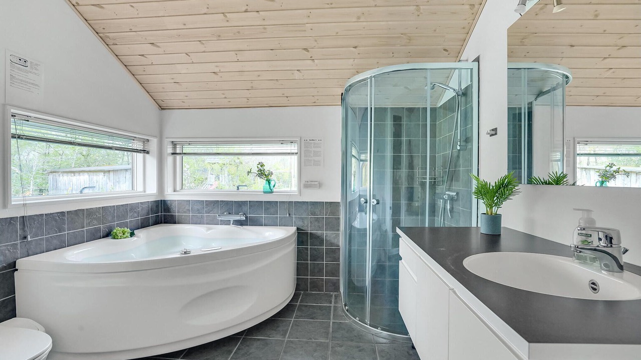 Photo of Bathroom in Skygge