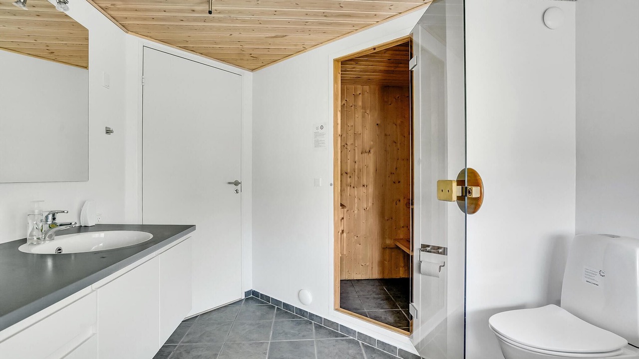 Photo of Others in Skygge