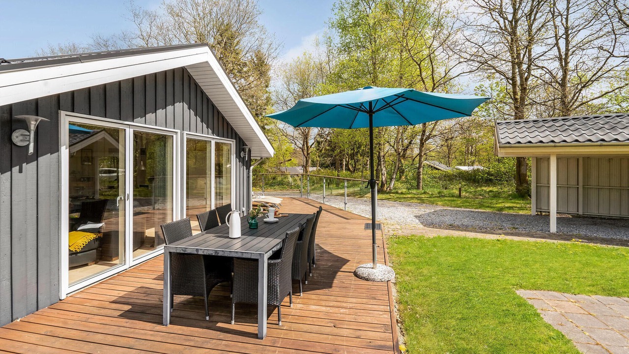 Photo of Others in Skygge