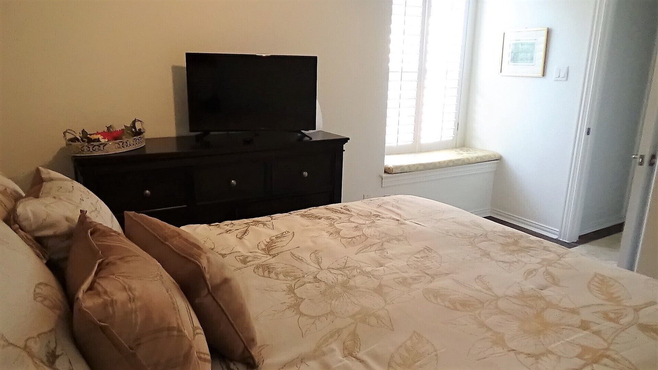 Photo of Bedroom in McLendon-Chisholm