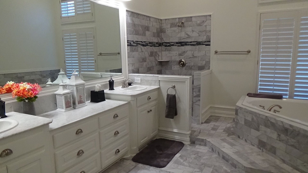 Photo of Bathroom in McLendon-Chisholm
