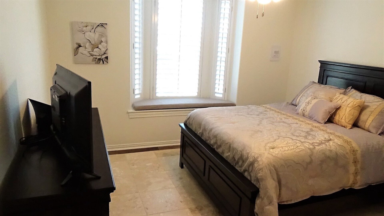 Photo of Bedroom in McLendon-Chisholm