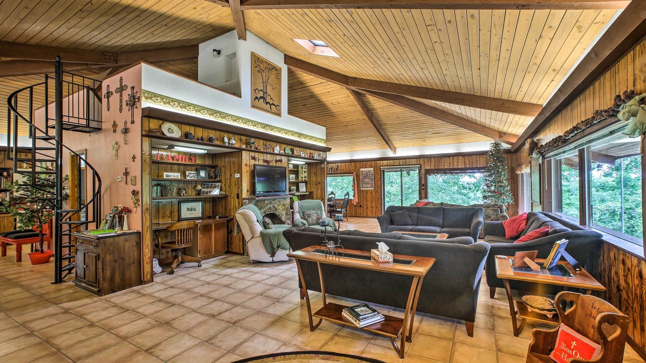 Photo of Bedroom in Compton