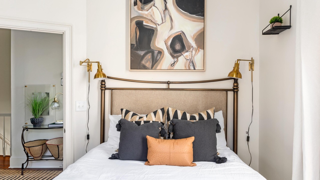 Photo of Bedroom in Charleston Historic District