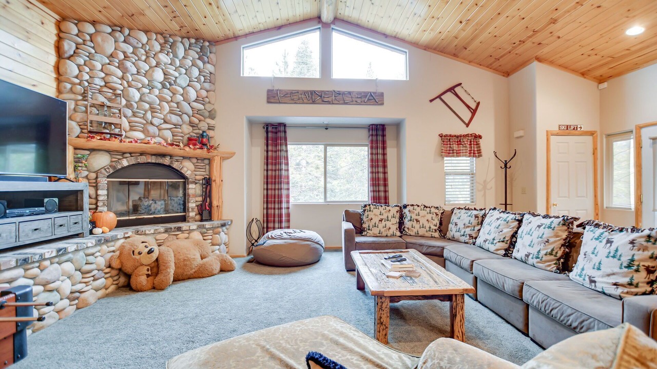 Photo of Livingroom in Big Bear Lake