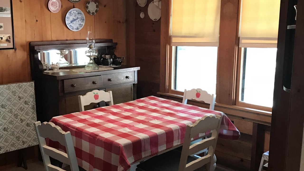 Photo of Livingroom in West Newfield