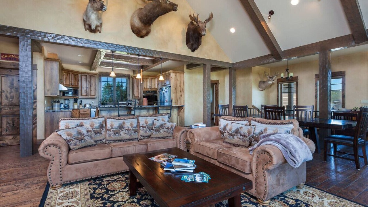 Photo of Livingroom in West Glacier