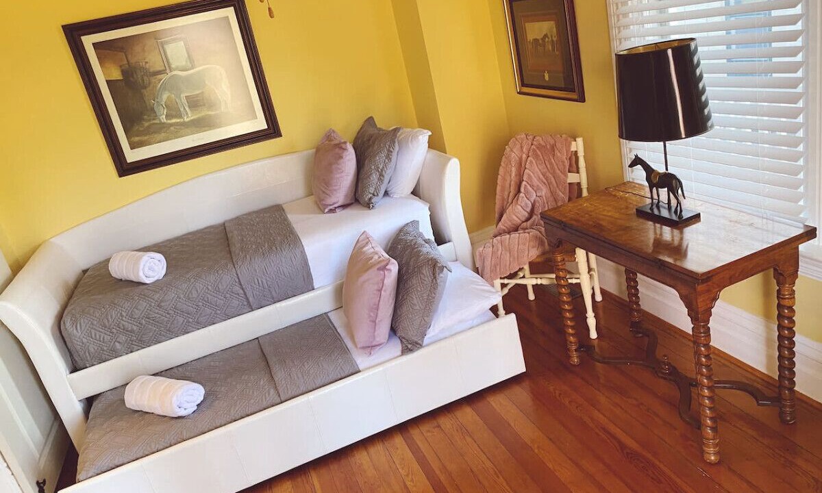 Photo of Livingroom in Lexington