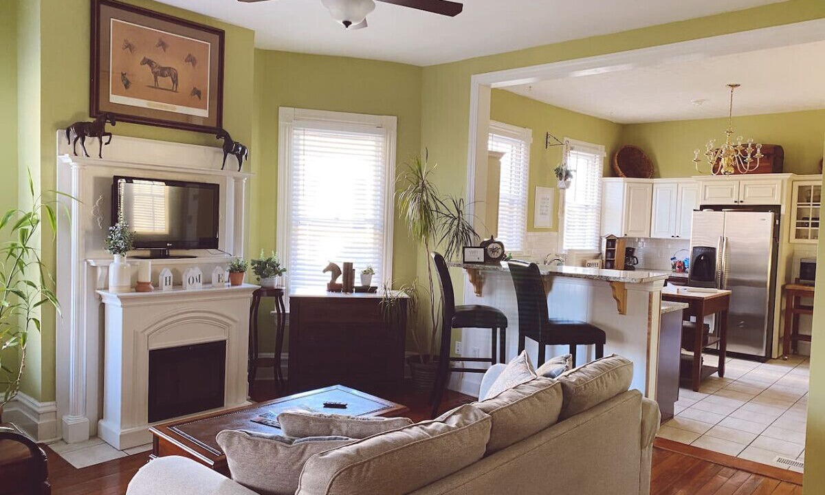 Photo of Livingroom in Lexington