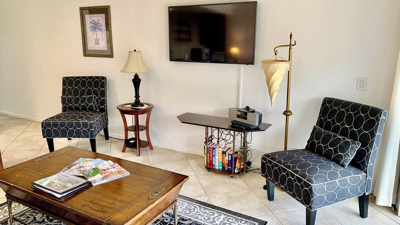 Photo of Livingroom in Vanderbilt Beach