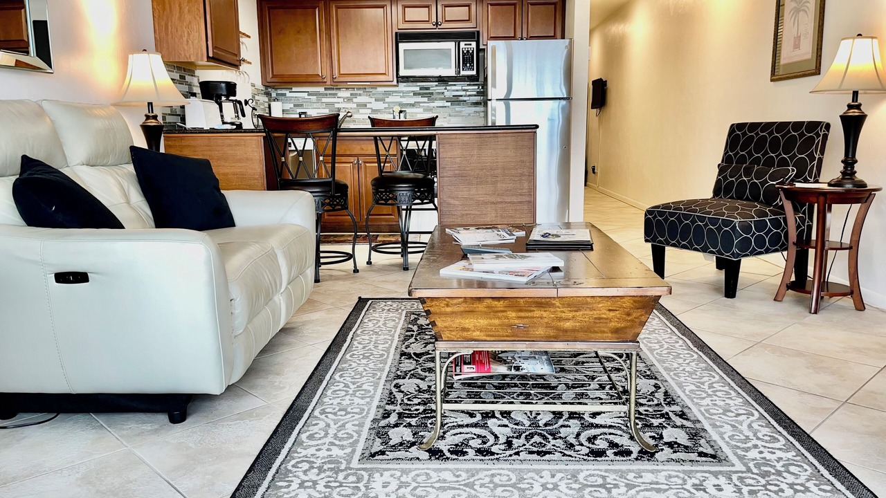 Photo of Livingroom in Vanderbilt Beach