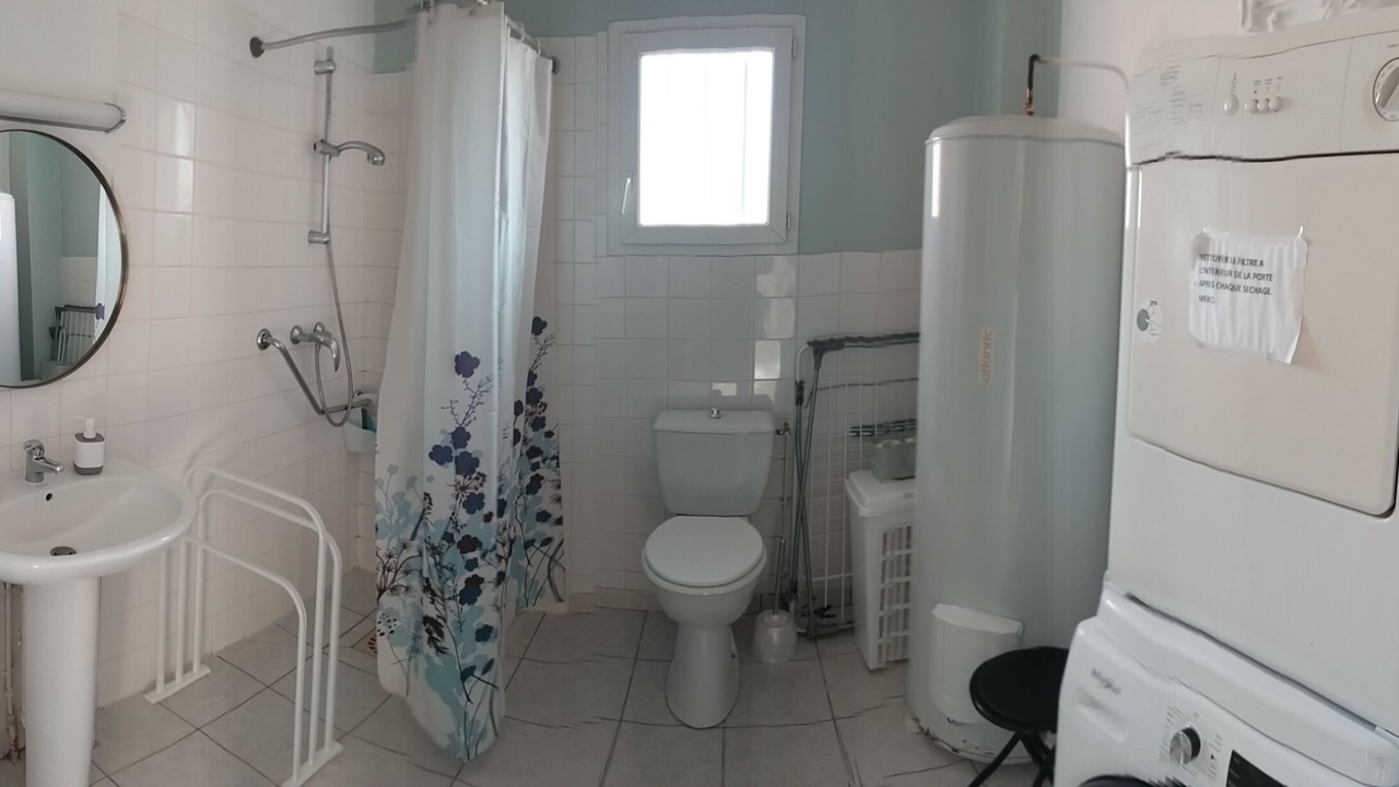 Photo of Bathroom in La Cerlangue