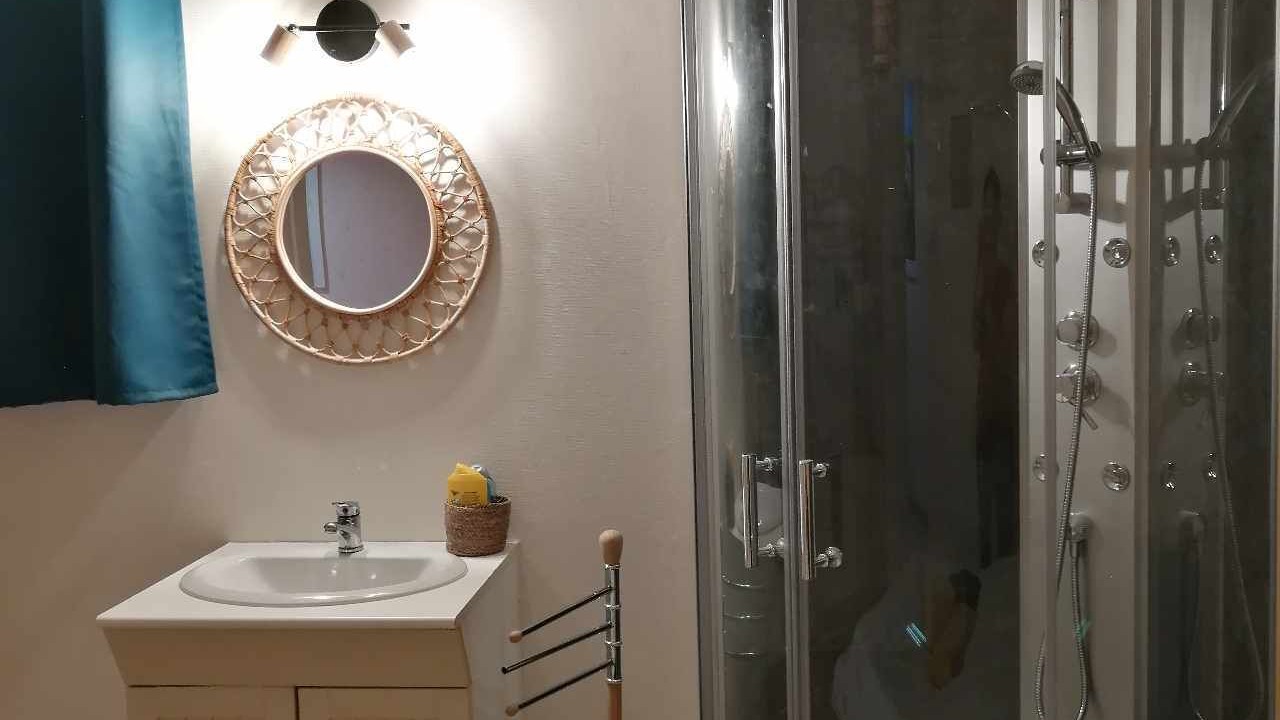 Photo of Bathroom in Favieres