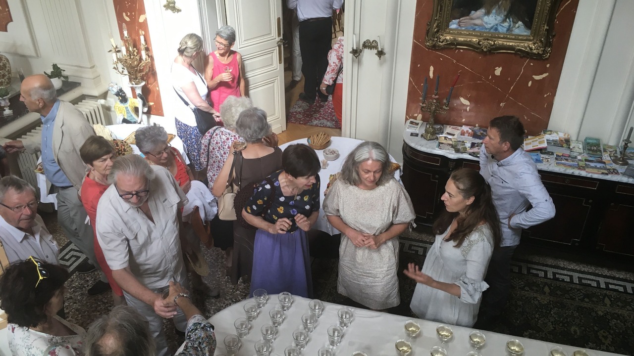 Photo of Others in Bourg-dIre