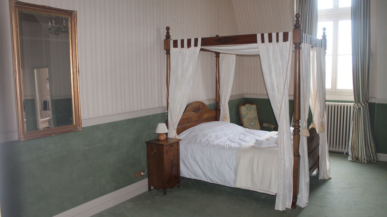 Photo of Bedroom in Bourg-dIre