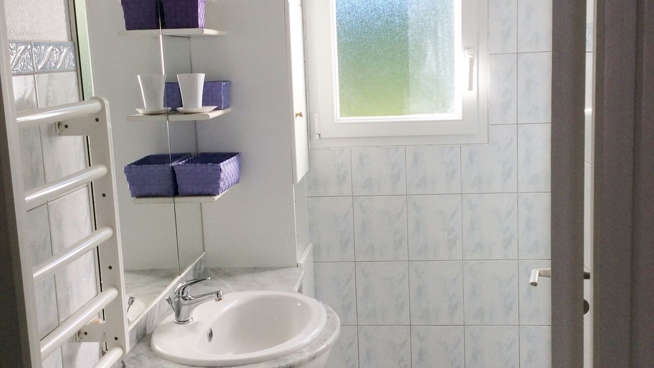 Photo of Bathroom in Angles