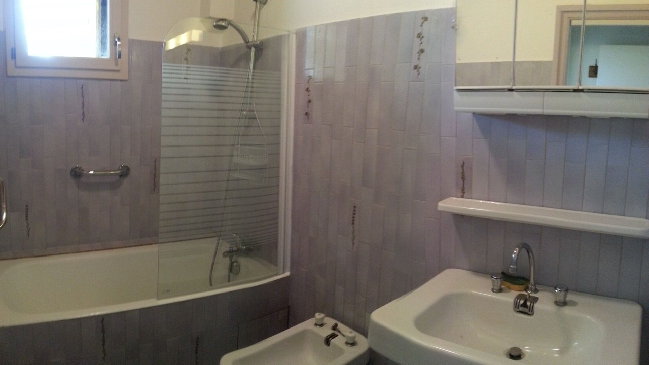 Photo of Bathroom in Thuir