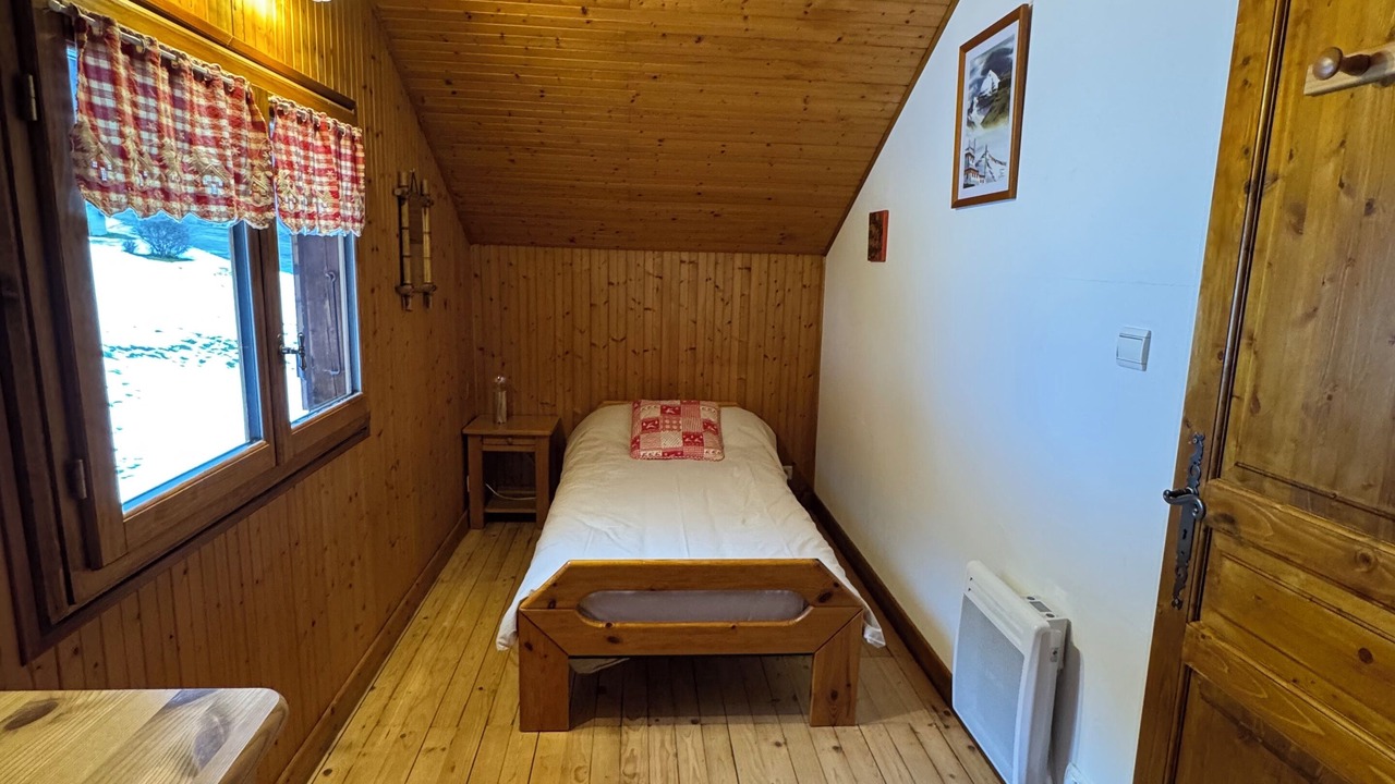 Photo of Bedroom in Thones