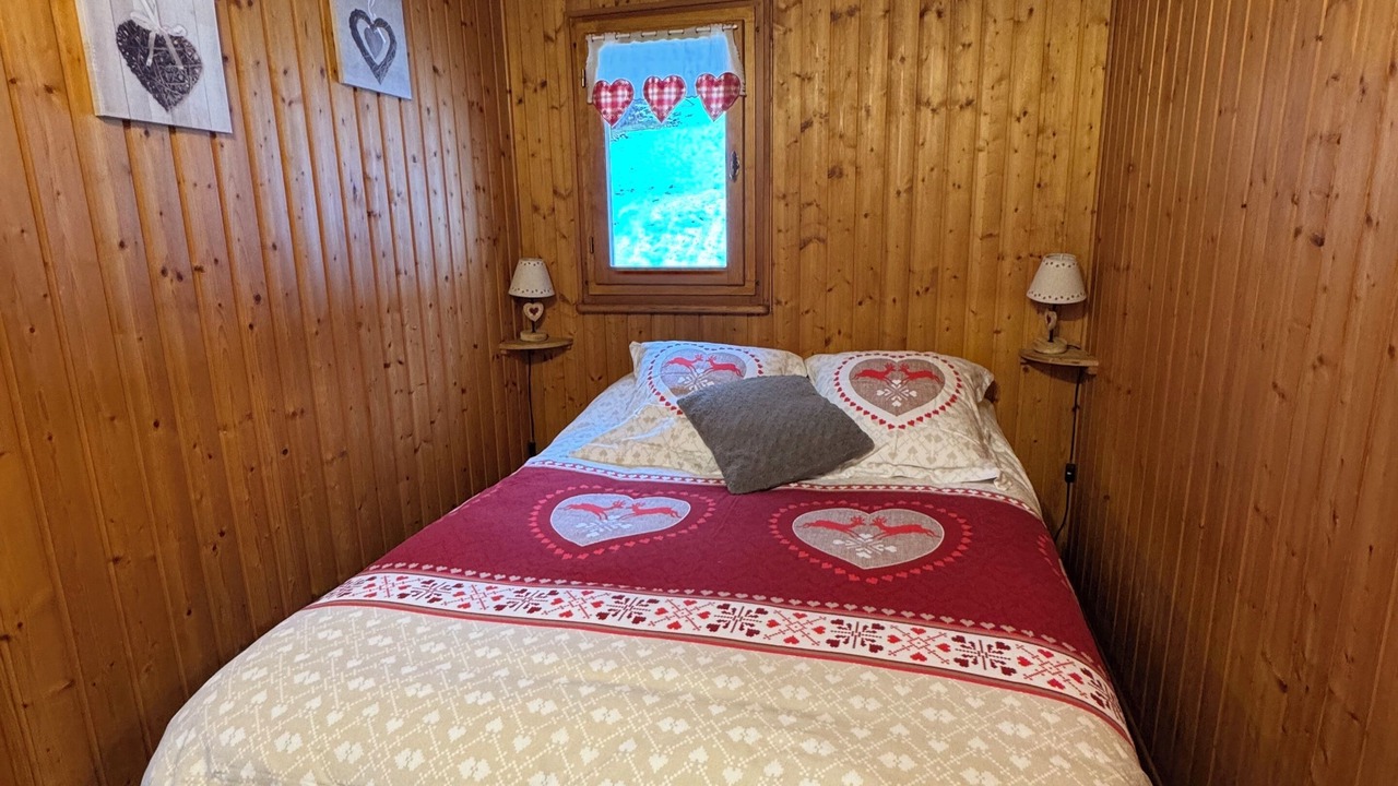 Photo of Bedroom in Thones
